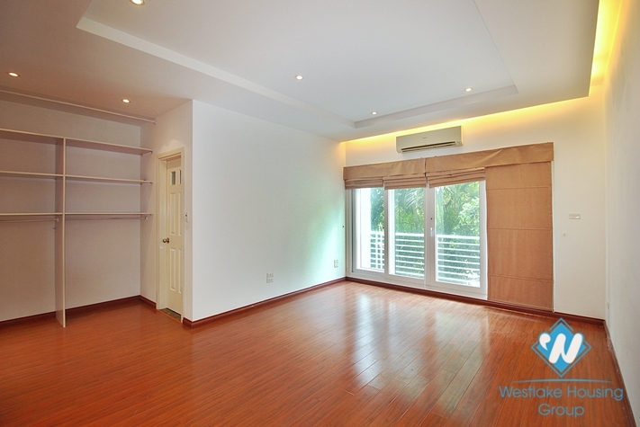 Semi-furnished 4 bedrooms house with big yard for rent in Tay Ho ward, Ha Noi