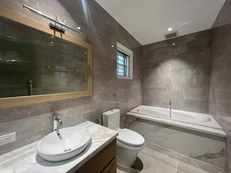 Renovated morden house for rent in D block, Ciputra, Tay Ho ward, Ha Noi