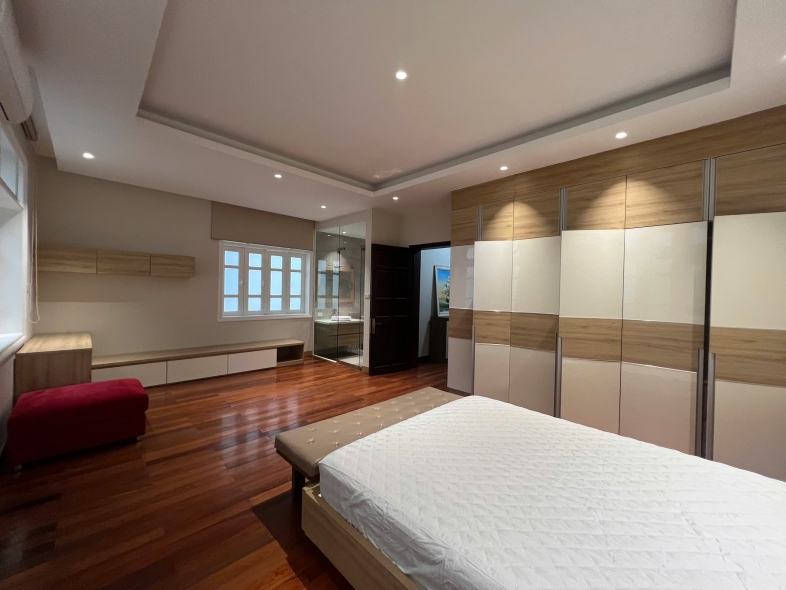 Renovated morden house for rent in D block, Ciputra, Tay Ho ward, Ha Noi