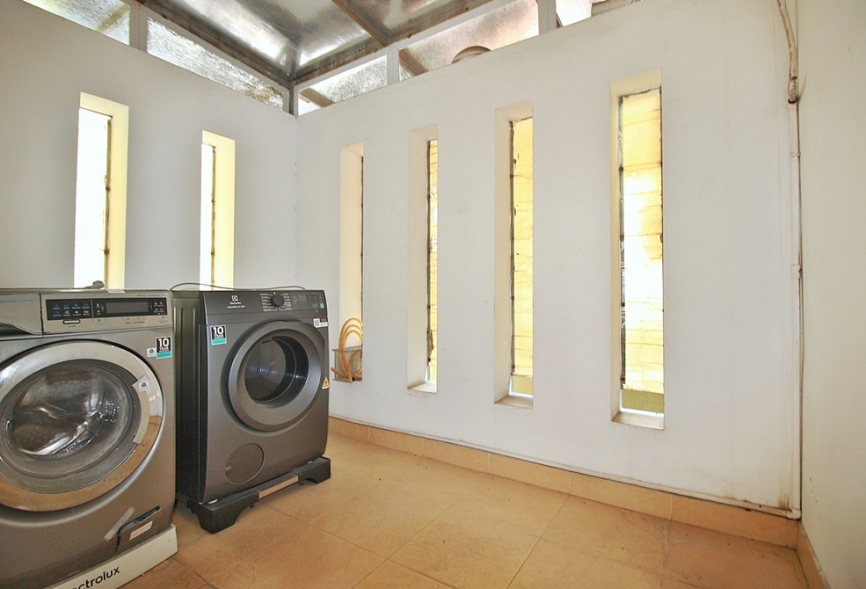 A nice 4 bedroom house for rent with big yard in Tay Ho, Ha Noi