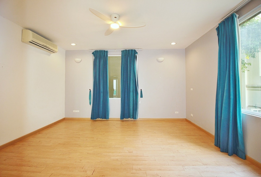 A nice 4 bedroom house for rent with big yard in Tay Ho, Ha Noi