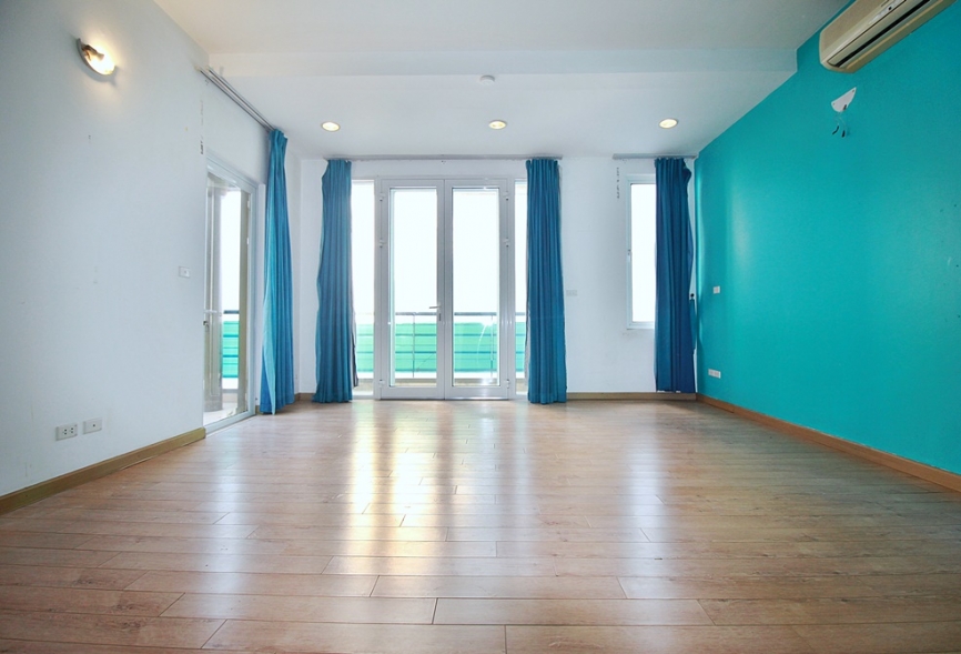 A nice 4 bedroom house for rent with big yard in Tay Ho, Ha Noi