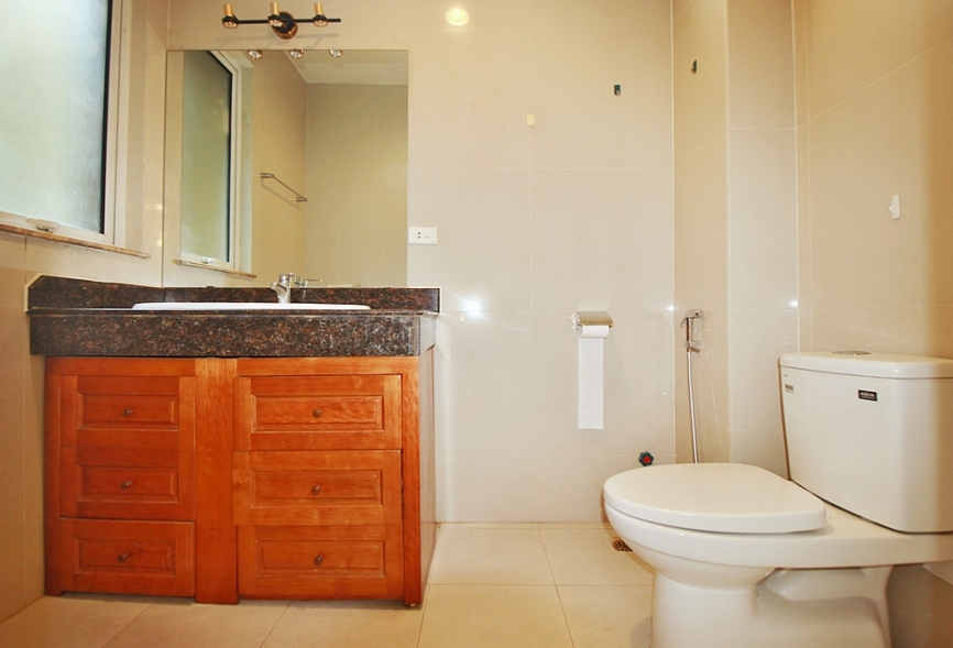 A nice 4 bedroom house for rent with big yard in Tay Ho, Ha Noi