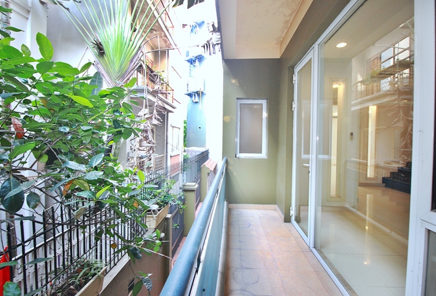 A nice 4 bedroom house for rent with big yard in Tay Ho, Ha Noi