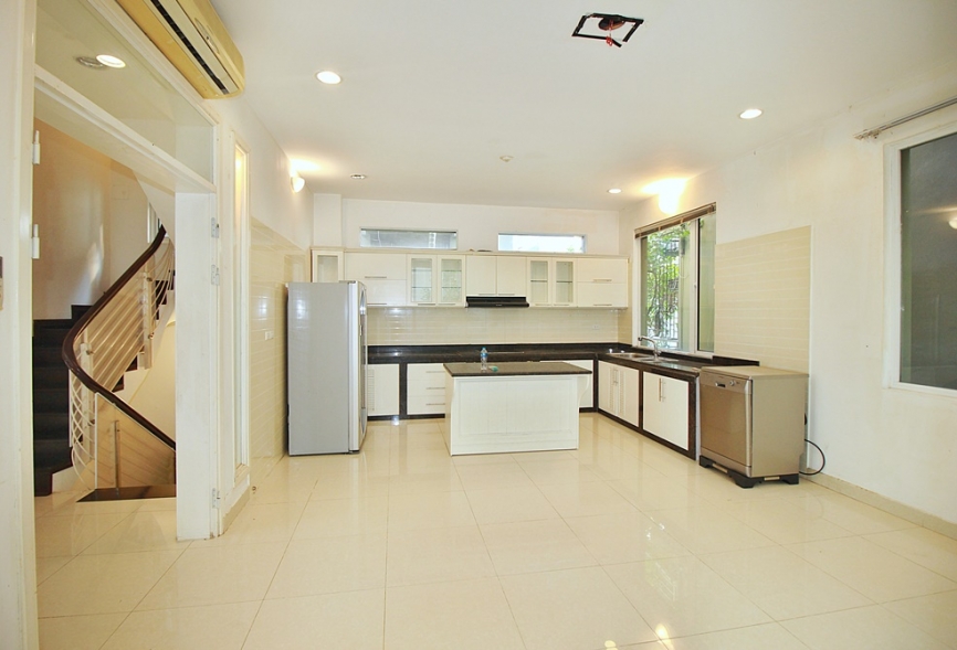 A nice 4 bedroom house for rent with big yard in Tay Ho, Ha Noi