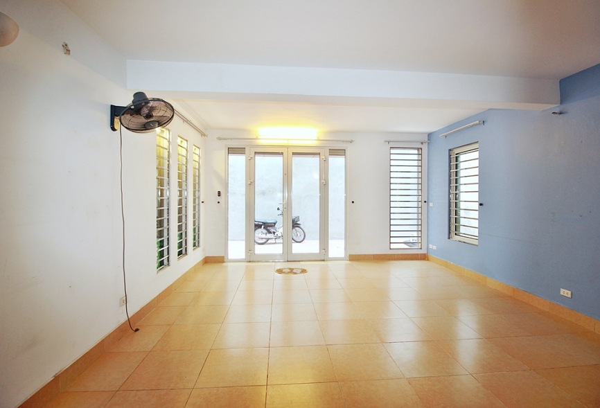 A nice 4 bedroom house for rent with big yard in Tay Ho, Ha Noi