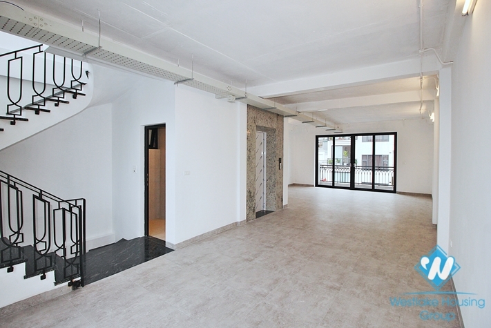 Renovated house for rent to make an office or restaurant in Tay Ho, Ha Noi