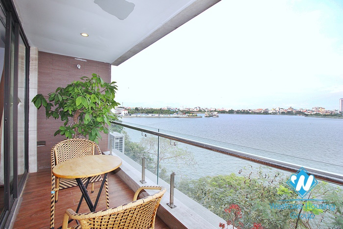 A beautiful lake view 2 bedroom apartment for rent in Nhat chieu, Tay ho