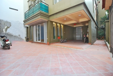 A nice 4 bedroom house for rent with big yard in Tay Ho, Ha Noi