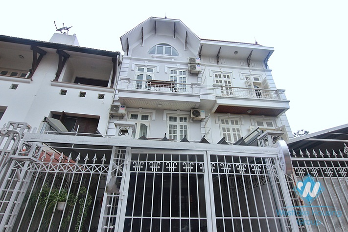 A nine-bedroom house with the view of the valley of West lake flowers