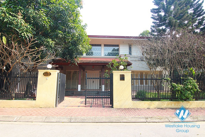 Super nice and huge villa/house in Dang Thai Mai area for rent 