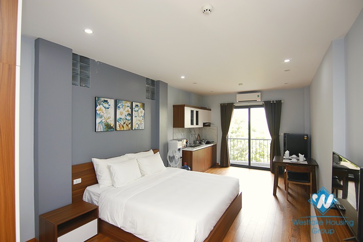 Bright studio for rent in Hoang Hoa Tham, Ba Dinh