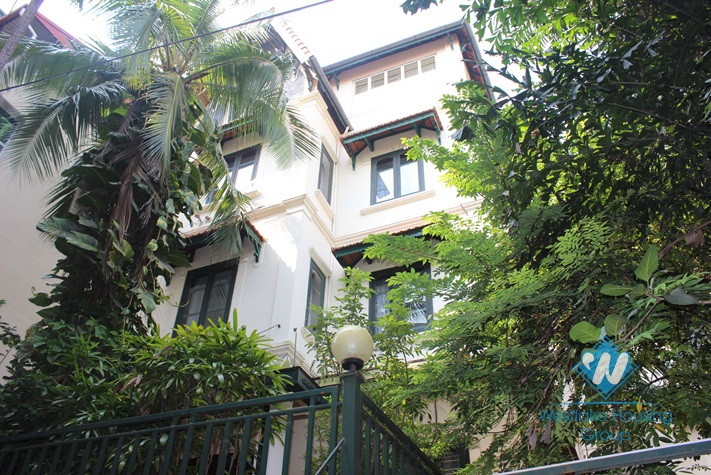 unfurnished house for lease in Au Co street